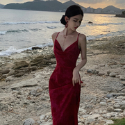 港风复古纯欲红色吊带连衣裙，法式复古氛围感性感，修身显瘦荡领长裙