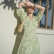 绿色扎染V领印花泡泡灯笼袖收腰气质法式桔梗长款连衣裙女茶歇裙