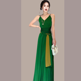 惊艳绿色v领露背吊带连衣裙，质感高级缎面，礼服长裙2022夏装女显瘦