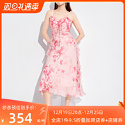 aui粉色印花吊带连衣裙女2023夏性感(夏性感，)气质设计感高腰修身长裙