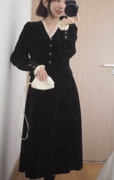 秋冬V领蕾丝边连衣裙法式复古收腰显瘦长袖厚款条绒黑色长裙