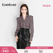 bebe秋冬系列女士甜酷豹纹印花抽皱设计显瘦长袖衬衫380106