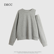 imcc设计感小众极简气质，露肩灰色卫衣女，慵懒宽松百搭斜肩上衣外套