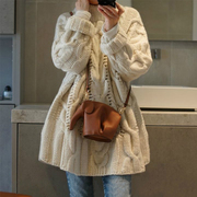 重磅系列美到难超yue的一件双层领棒针羊绒衫中长款羊绒毛衣裙摆