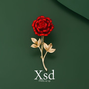 法式浪漫红色玫瑰花胸针，女唯美气质花朵精致小众西装外套时尚配饰