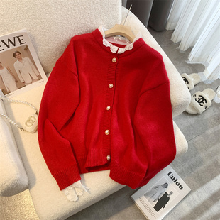 红色毛衣女(毛衣女)款2024秋冬蕾丝拼接高级感超好看冬季针织开衫外套