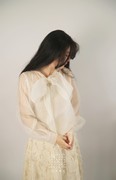 兰奕屋语原创设计 米白色夸张蝴蝶结真丝欧根纱打底衬衫 长袖透明