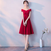 一字肩红色新娘敬酒服2024年修身显瘦礼服裙主持人宴会连衣裙