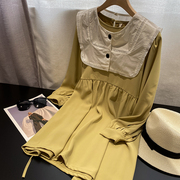日系黄色长袖圆领连衣裙白色，外搭披肩两件套e》12时尚休闲洋气