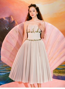 越南设计师重工立体花朵鱼骨，显瘦吊带小礼服仙女气质百褶连衣裙