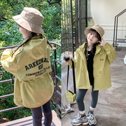 土黄色有帽拉链儿童户外冲锋衣防风秋装2023年女童装登山女童外套