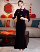 喜妈妈旗袍婚宴装紫色，气质七分袖秋2024年弹力丝绒中袖鱼尾裙