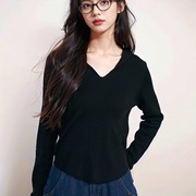 2024温柔春新韩系感修身羊毛，可机洗连帽，v领黑色针织衫上衣女