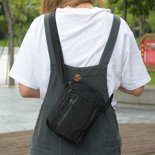 耐克运动休闲单肩胸包拎包收纳手机小包男女同款黑色 BA5268-010