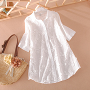 衬衫女纯棉中长款立体绣花白色翻领中长款夏季薄上衣，淑女气质衬衣