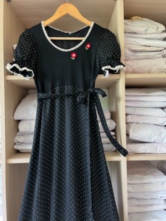 黑白色点点针织感材质，1960-70s泡芙袖高腰线，长裙usa制