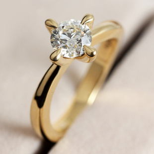 金声情艺18k黄金镶嵌钻石，戒指女750彩金，扭臂四爪显钻指环钻戒定制