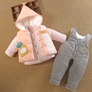 一1岁女宝宝秋冬装加厚棉服袄背带裤男宝款0婴儿棉衣服三件套装季