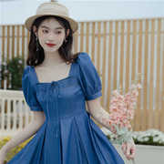 法式方领泡泡袖牛仔蓝色连衣裙，女2024夏季田园度假风超仙气质长裙