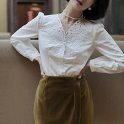 Ching's 法式复古V领刺绣镂空气质衬衫 泡泡袖修身高级感长袖上衣