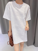 白色直筒连衣裙女夏季圆领短袖宽松显瘦简约气质立体浮雕裙子