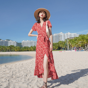 三亚旅行穿搭沙滩裙女红色碎花，波西米亚一片式海边度假连衣裙夏季