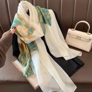 今年流行丝巾2022时尚，薄款杭州丝绸冬季女款围巾披肩两用