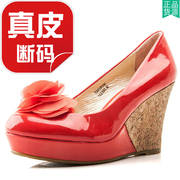 瑕疵真皮单鞋女红色漆面牛皮，鞋子木纹坡跟水台花朵高跟sf21s11401