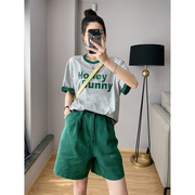 绿色字母印花t恤+高腰宽松短裤，两件套女夏季2023欧洲站欧货潮