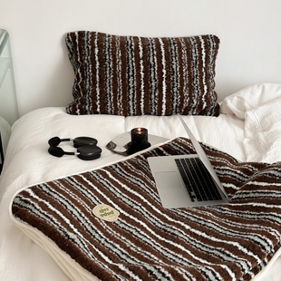 卡拉羊驼绒毛毯多功能休闲双面毯子沙发露营旅行盖毯北欧简约线条