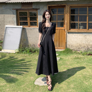 赫本风黑色雪纺连衣裙，女夏季2024修身显瘦气质方领a字裙子