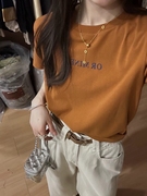 橘色短袖t恤女夏季纯棉上衣，2024宽松大版简约款，字母印花体恤