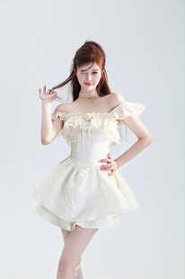 独特连衣裙超好看夏白色(夏白色，)小众设计蛋糕，裙飞袖背心裙又甜又辣吊带裙