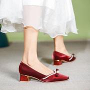 单鞋女中跟方头2023年女鞋，法式珍珠蝴蝶结高跟鞋，粗跟红色婚鞋