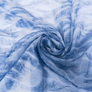 天蓝色底树叶图案，雪纺绉布料夏季薄款连衣裙，衬衫时装面料