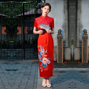 高端走秀旗袍表演出服中国红大红连衣裙老年妈妈女装2023春夏