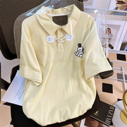 奶黄色可爱小狗刺绣polo领上衣女夏季宽松牛角扣别致独特短袖T恤