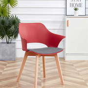 北欧塑料椅现代家用实木餐椅扶手，创意靠背办公接待休闲洽谈书桌椅