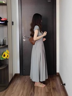 名媛风休闲旅游拍照度假裙2024高级感时尚小众收腰灰色连衣裙