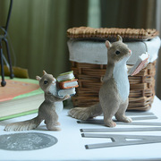 可爱小松鼠摆件创意树脂装饰品，办公室桌面精致礼物送男女生情人节