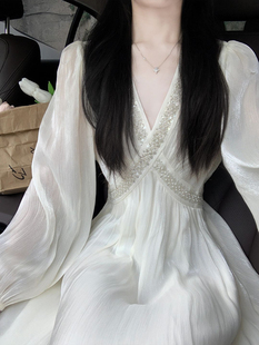 法式白色v领泡泡长袖连衣裙女春秋宫廷风高端精致正式场合长裙子