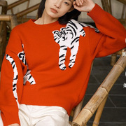 2022年冬款时尚老虎图案提花针织套头线衫女圆领红色针织外套