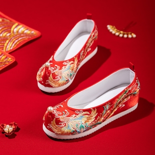中式结婚新娘女鞋古风，珍珠刺绣平底红色绣花鞋，翘头秀禾婚鞋女