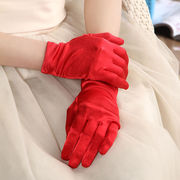 红色手套新娘蕾丝黑白色结婚礼服，秀禾服白纱，婚纱缎面短款优雅复古