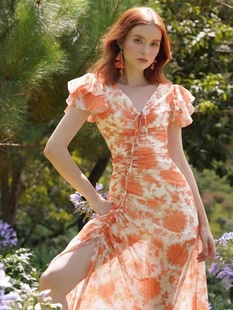 小众海边度假碎花橙色连衣裙法式V领荷叶边抽绳系带显瘦长裙