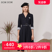SOMSOM/索玛不规则拼接连衣裙女秋季高级感气质显瘦V领七分袖裙子