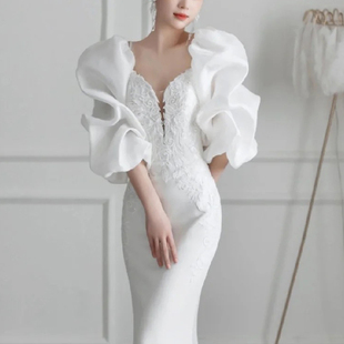 法式轻婚纱白色缎面气质鱼尾新娘，迎宾出门纱宴会显瘦晚礼服女拖尾