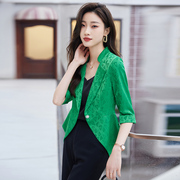 时尚短款绿色西装外套女春秋，2023小个子韩版气质休闲职业西服