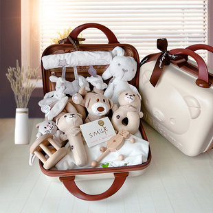 新生婴儿礼盒满月见面礼物，木制摇铃玩具初生宝宝，春夏衣服套装用品