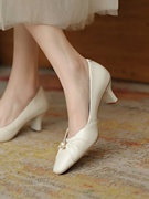 白色高跟鞋女春秋季配旗袍温柔复古小众粗跟婚鞋中跟方头法式单鞋